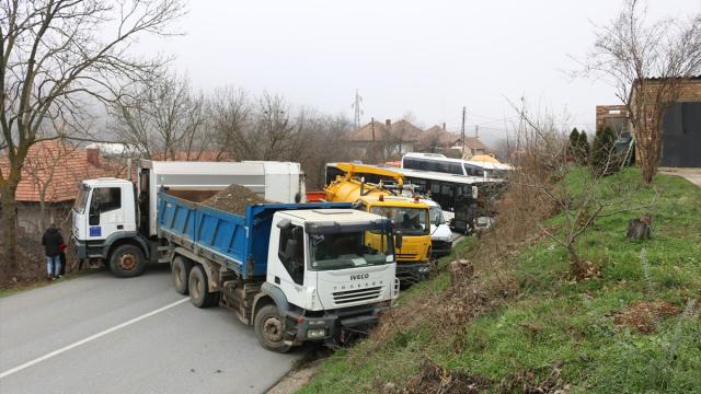 natonun-kosovadaki-baris-gucunden-barikat-aciklamasi