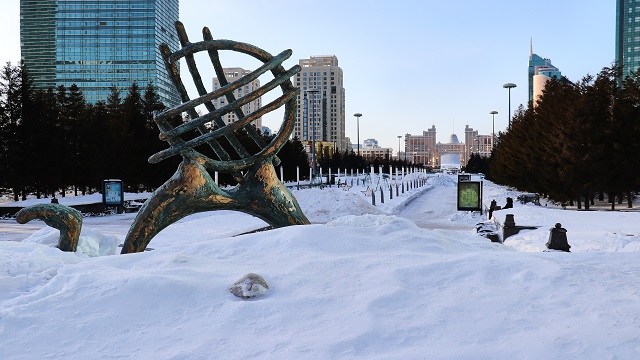 kazakistan-da-kar-firtinasi-ve-soguk-hava-yasami-olumsuz-etkiliyor