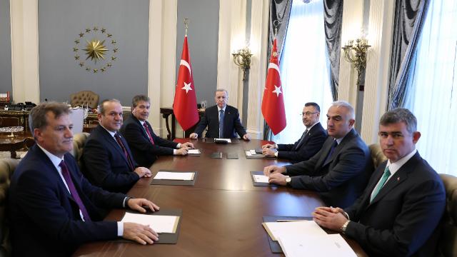 cumhurbaskani-erdogan-kktc-basbakani-usteli-kabul-etti