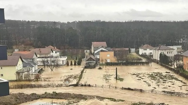 kosovanin-bazi-bolgelerinde-sel-nedeniyle-acil-durum-ilan-edildi