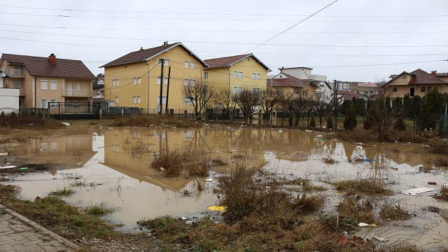 kosovada-sel-maddi-zarara-yol-acti