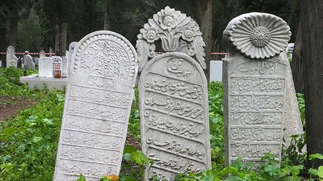 balikesirdeki-300-yillik-mezar-taslarinda-gecmisin-izini-ariyorlar