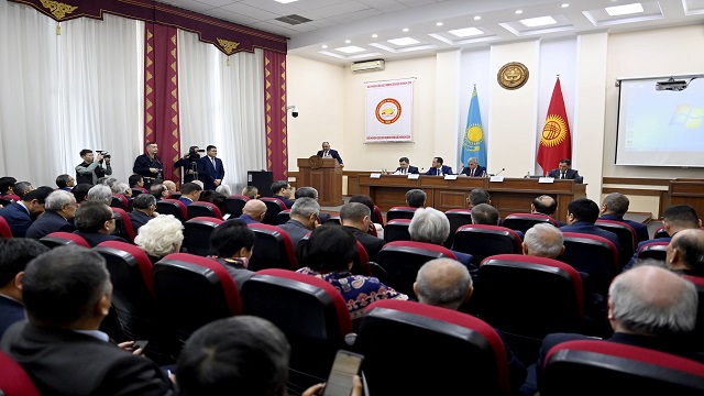 kirgizistanda-kirgiz-kazak-halkinin-manevi-zenginligi-cengiz-aytmatov-forumu