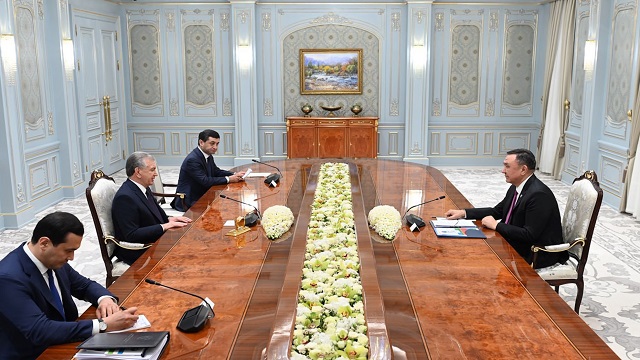 tdt-genel-sekreteri-omuraliyev-ozbekistan-cumhurbaskani-mirziyoyev-le-gorustu