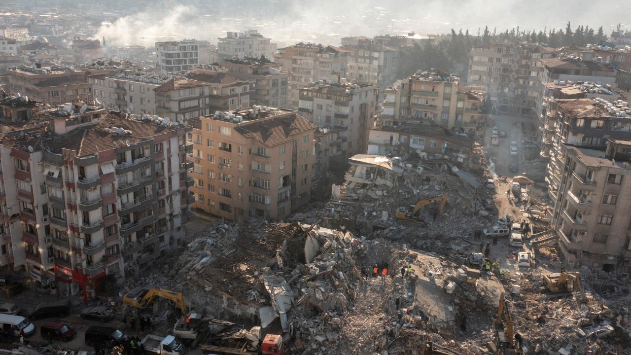 bulgaristandan-100den-fazla-uzman-ve-saglik-calisani-deprem-bolgelerinde-gore
