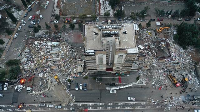depremlerde-can-kaybi-18-bin-342ye-yukseldi