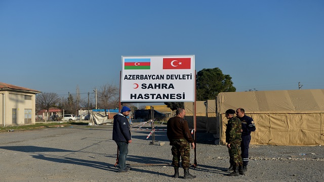 azerbaycan-kahramanmarasta-depremzedeler-icin-sahra-hastanesi-kurdu