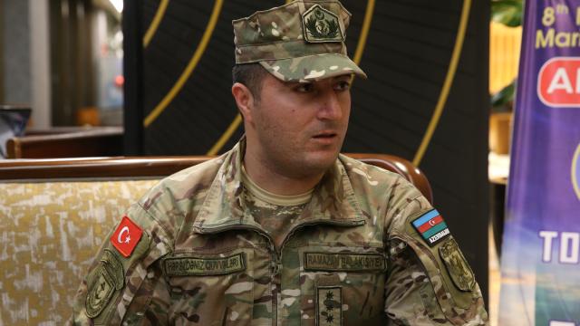 tatbikattaki-azerbaycanli-askerlerden-gonlumuz-turkiyede-mesaji