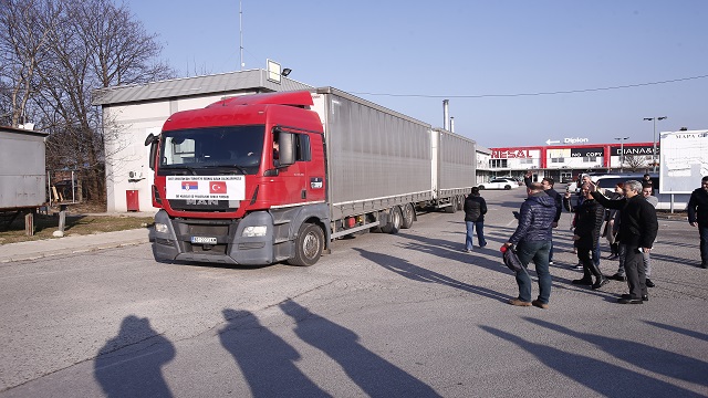 bosna-hersek-ve-sirbistandan-deprem-bolgelerine-yeni-yardim-tirlari-gonderildi