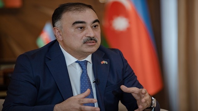 azerbaycanin-ankara-buyukelcisi-memmedov-depremzede-cocuklari-hastanede-ziyare