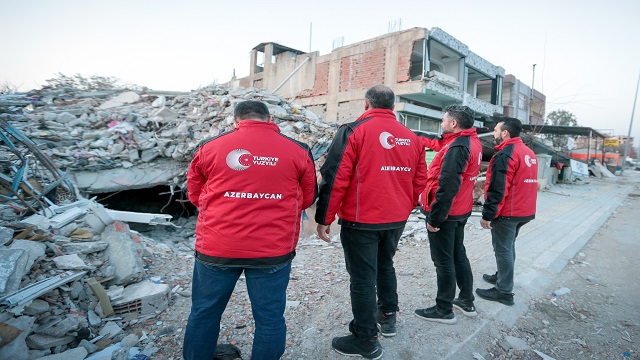 azerbaycandaki-turk-is-insanlarindan-depremzedeler-icin-yardim-seferberligi