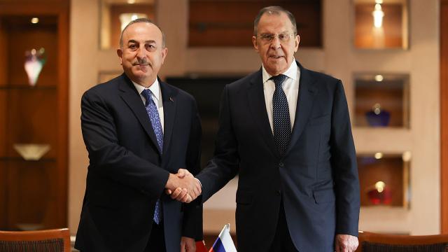 disisleri-bakani-cavusoglu-rus-mevkidasi-lavrov-ile-bir-araya-geldi