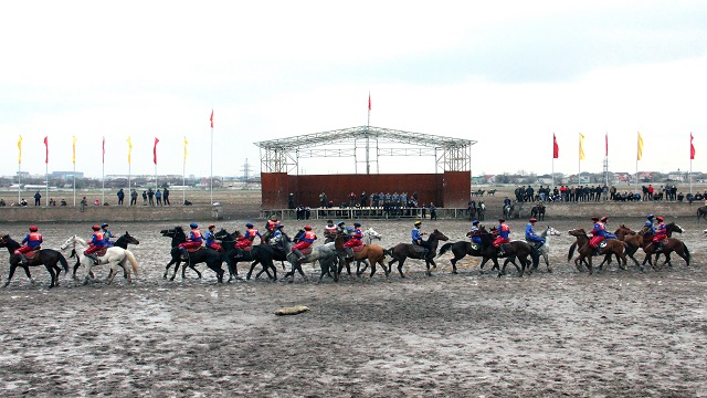 kirgizistanda-nevruz-kutlamalari-kapsaminda-kokboru-oyunlari-basladi