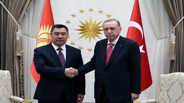 cumhurbaskani-erdogan-kirgisiztan-cumhurbaskani-caparov-ile-gorustu
