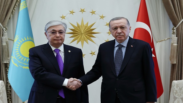 cumhurbaskani-erdogan-kazakistan-cumhurbaskani-tokayev-ile-bir-araya-geldi