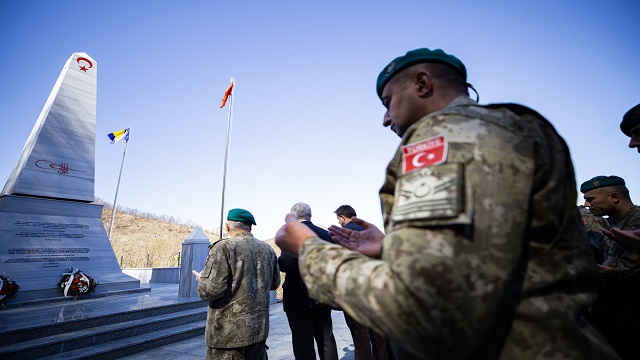 bosna-hersekte-canakkale-zaferinin-108inci-yil-donumu-dolayisiyla-toren-duzen