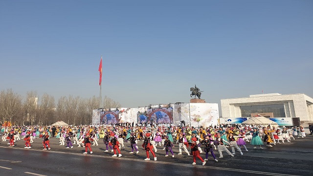 kirgizistanda-nevruz-bayrami-kutlandi