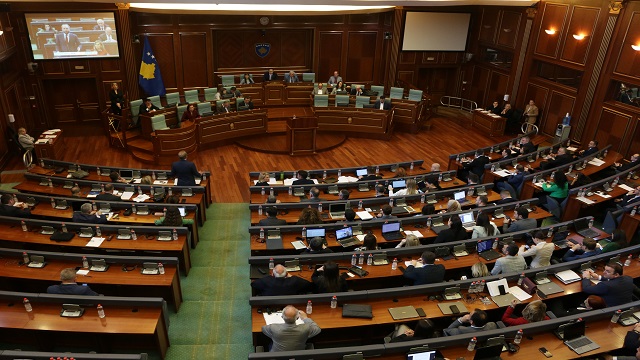 kosova-sirbistan-arasinda-varilan-anlasma-kosova-meclisinde-tartisildi