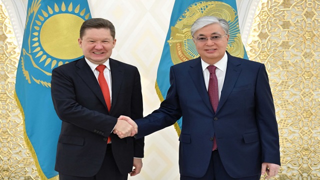 kazakistan-cumhurbaskani-tokayev-gazprom-yonetim-kurulu-baskani-milleri-kabul