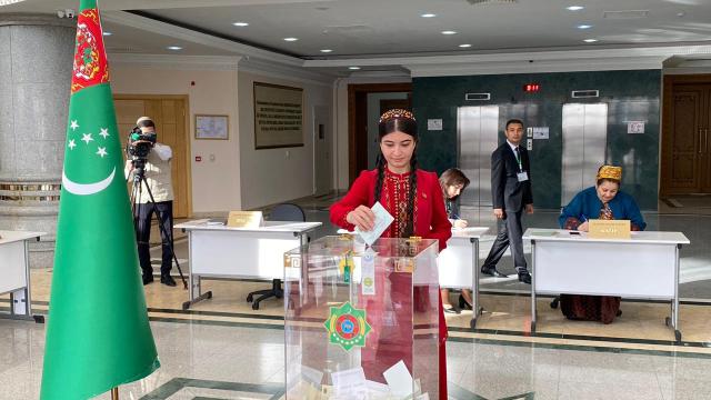 turkmenistan-da-milletvekilligi-secimleri-icin-oy-verme-islemleri-basladi