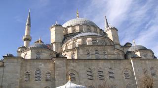 eminonu-yeni-camii-istanbulun-tarihi-miraslari-arasinda