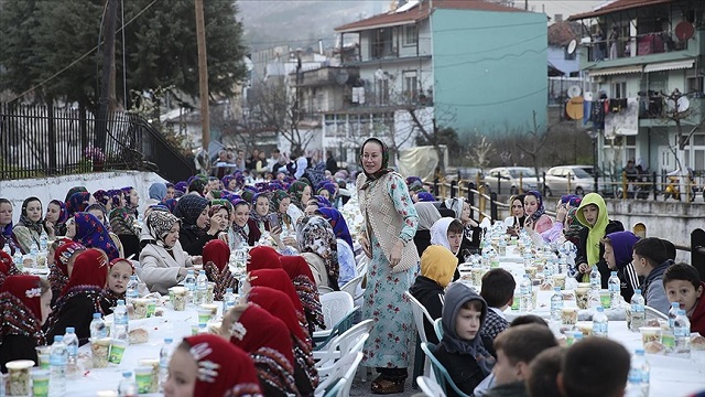 bati-trakya-turkleri-ramazanda-toplu-iftar-gelenegini-yasatmaya-devam-ediyor