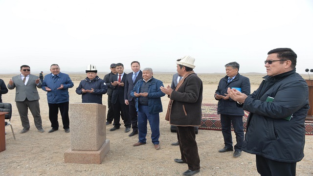 kirgizistanda-ilk-gunes-enerjisi-santralinin-insaatina-baslandi