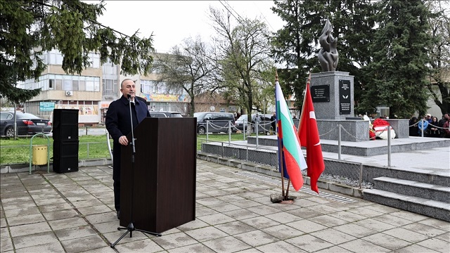 disisleri-bakani-cavusoglu-bulgaristanda-bohcalar-kasabasindaki-sehitler-aniti