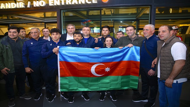 ermenistandaki-bayrak-yakma-provokasyonunun-ardindan-azerbaycanli-halterciler-b