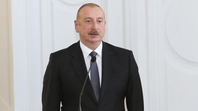 ilham-aliyev-turk-haltercileri-kutladi