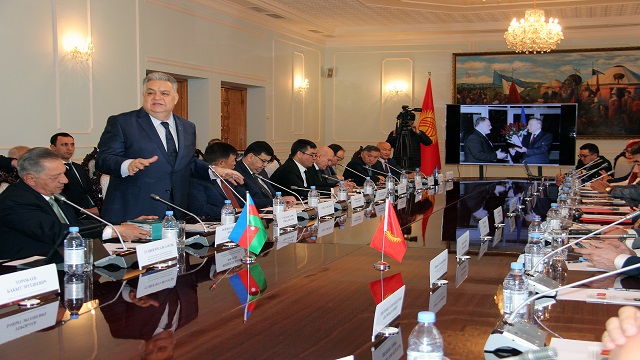 azerbaycanin-ulusal-lideri-haydar-aliyev-dogumunun-100-yilinda-kirgizistan-par