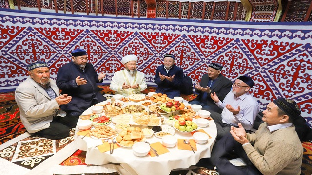 kazakistan-da-ramazan-bayrami-renkli-etkinliklerle-kutlaniyor