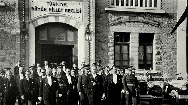 tbmmnin-acilisi-kurtulus-mucadelesinin-en-onemli-safhalarindan-biri-oldu