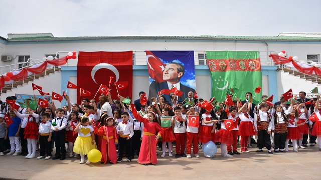 turkmenistan-da-23-nisan-ulusal-egemenlik-ve-cocuk-bayrami-kutlandi