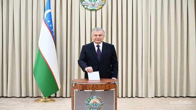 ozbekistanda-anayasa-degisikligi-icin-referandum-yapiliyor