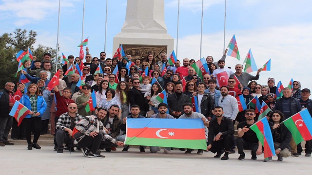 azerbaycandan-gelen-kafile-tarihi-yarimadayi-ziyaret-etti