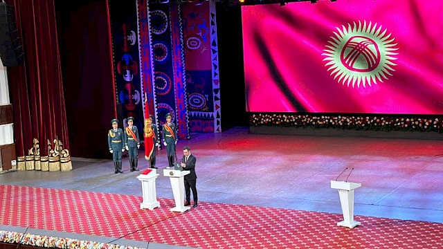 kirgizistanda-ulkenin-ilk-anayasasinin-kabulunun-30-uncu-yili-kutlaniyor