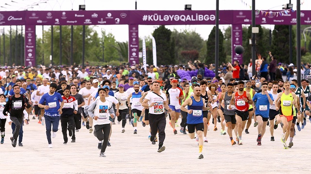 azerbaycanda-yari-maraton-kosuldu