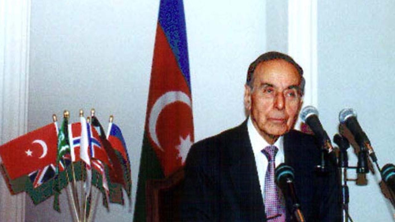 azerbaycanin-umummilli-lideri-haydar-aliyevin-dogumunun-100-yili