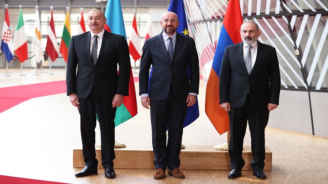 aliyev-pasinyan-ve-michel-uclu-toplantida-bir-araya-geldi