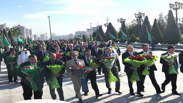 turkmenistanda-anayasa-ve-bayrak-bayrami-kutlandi
