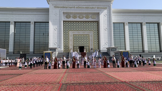 turkmenistan-da-askabat-sehri-gunu-dolayisiyla-fuar-duzenlendi