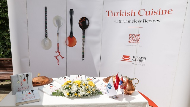 sirbistandaki-dunya-kahvalti-gunu-etkinliginde-turk-kahvaltisi-tanitildi