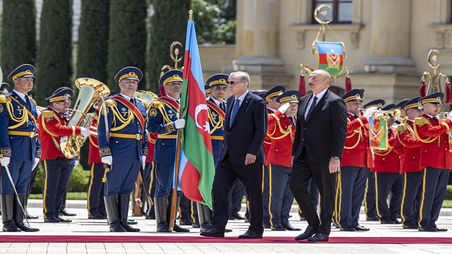 cumhurbaskani-erdogan-azerbaycan-cumhurbaskani-aliyev-tarafindan-resmi-torenle