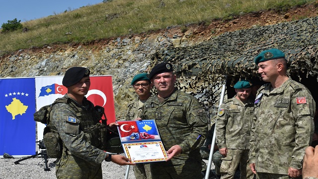 turk-askerinden-kosova-ya-askeri-egitim-destegi