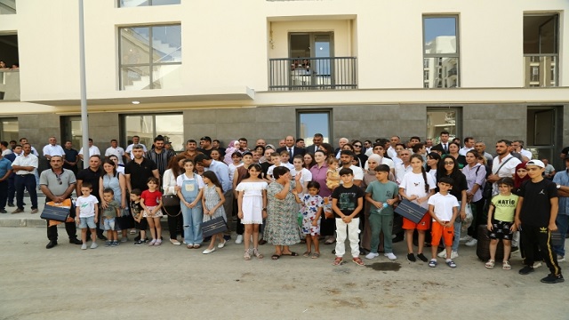 azerbaycanin-isgalden-kurtardigi-fuzuli-sehrine-aileler-yerlesmeye-basladi