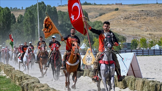 mus-ve-bitliste-malazgirt-zaferinin-952-yil-donumu-coskusu-yasaniyor