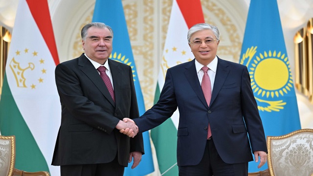 tacikistan-cumhurbaskani-rahman-ikili-iliskileri-ilerletmek-icin-kazakistani-zi