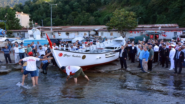 milli-mucadelenin-simgesi-inebolu-denk-kayigi-yeniden-denizle-bulustu