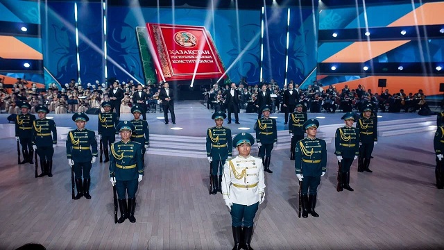 kazakistanda-anayasa-gunu-kutlaniyor